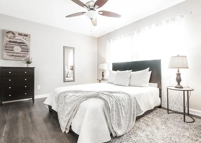 Stylish Onebedroom In Popular Virginia Highland