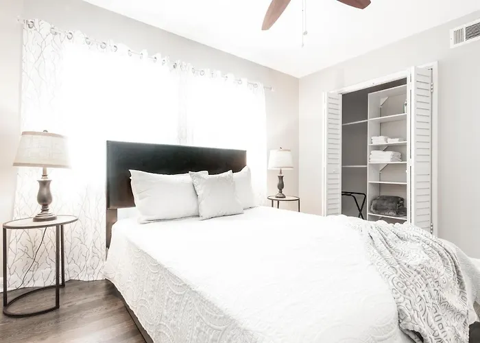 Stylish Onebedroom In Popular Virginia Highland